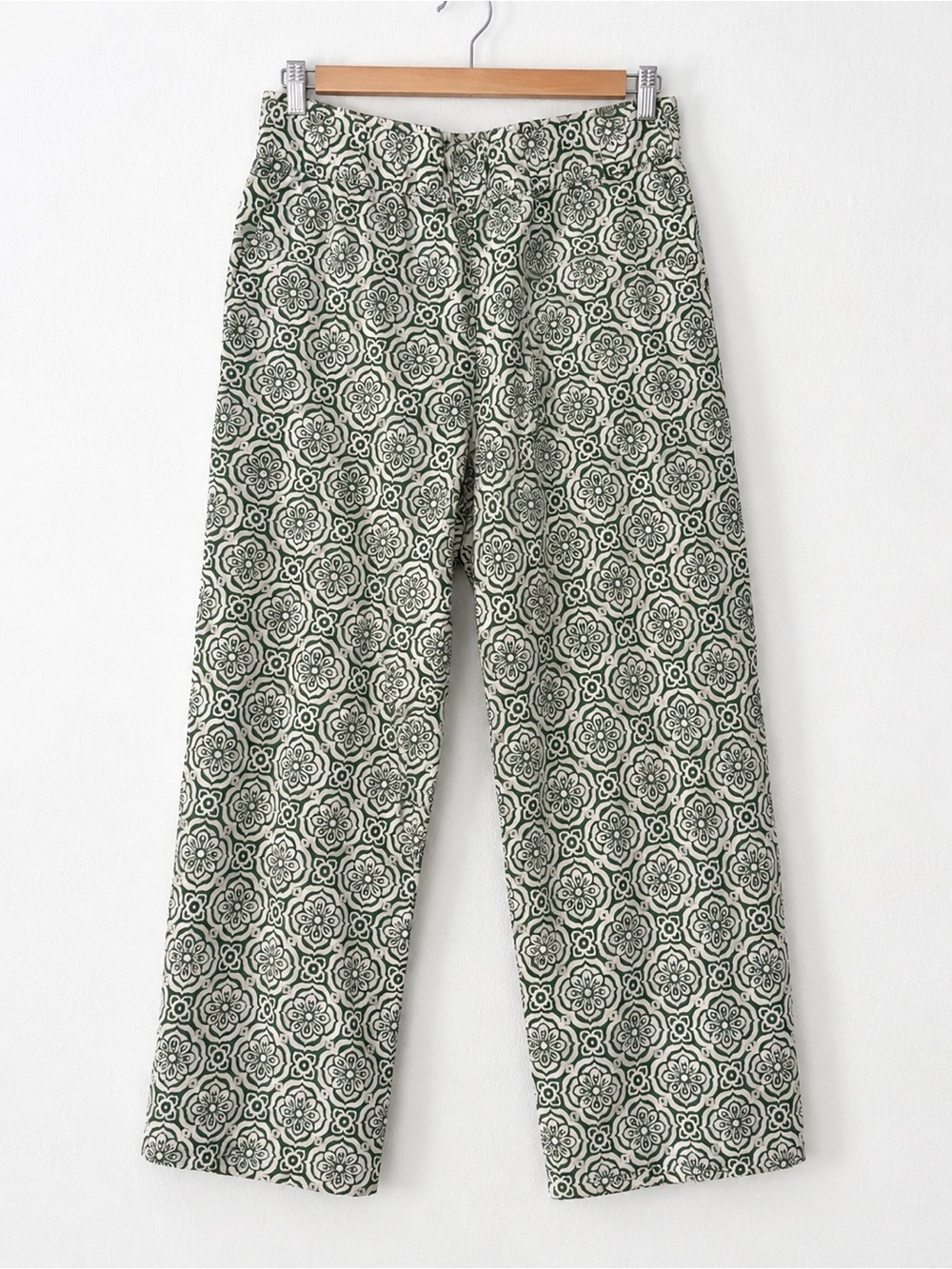 Like New Talbots Green and Cream Geometric Print Pants